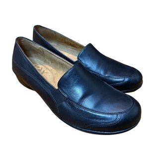 Natural Soul Women's Black Loafers